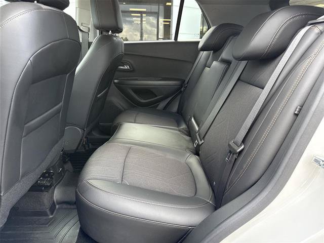 Used 2022 Chevrolet Trax LT w/ LT Convenience Package AWD/4WD image 5