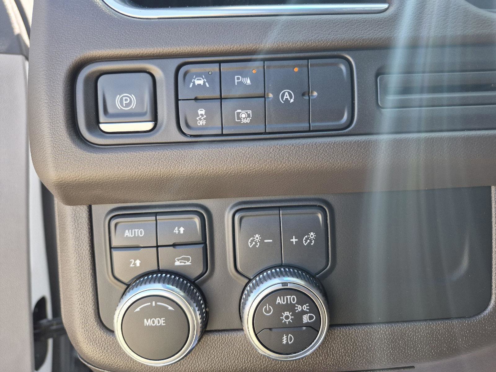 Used 2023 GMC Yukon XL SLT w/ SLT Premium Package image 11