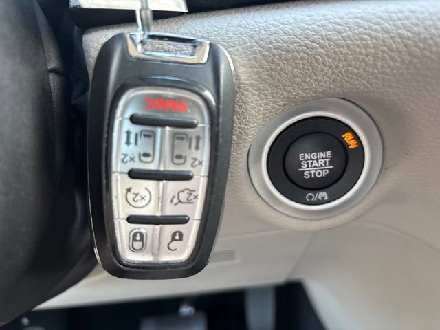 Used 2024 Chrysler Pacifica Limited FWD image 20