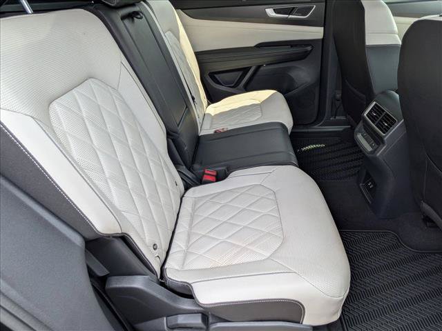 Used 2025 Volkswagen Atlas Cross Sport SEL Premium R-Line AWD/4WD image 19