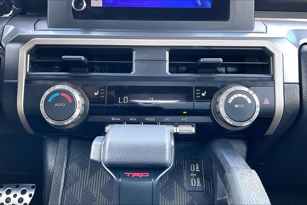 Used 2025 Toyota Tacoma TRD Sport AWD/4WD image 32