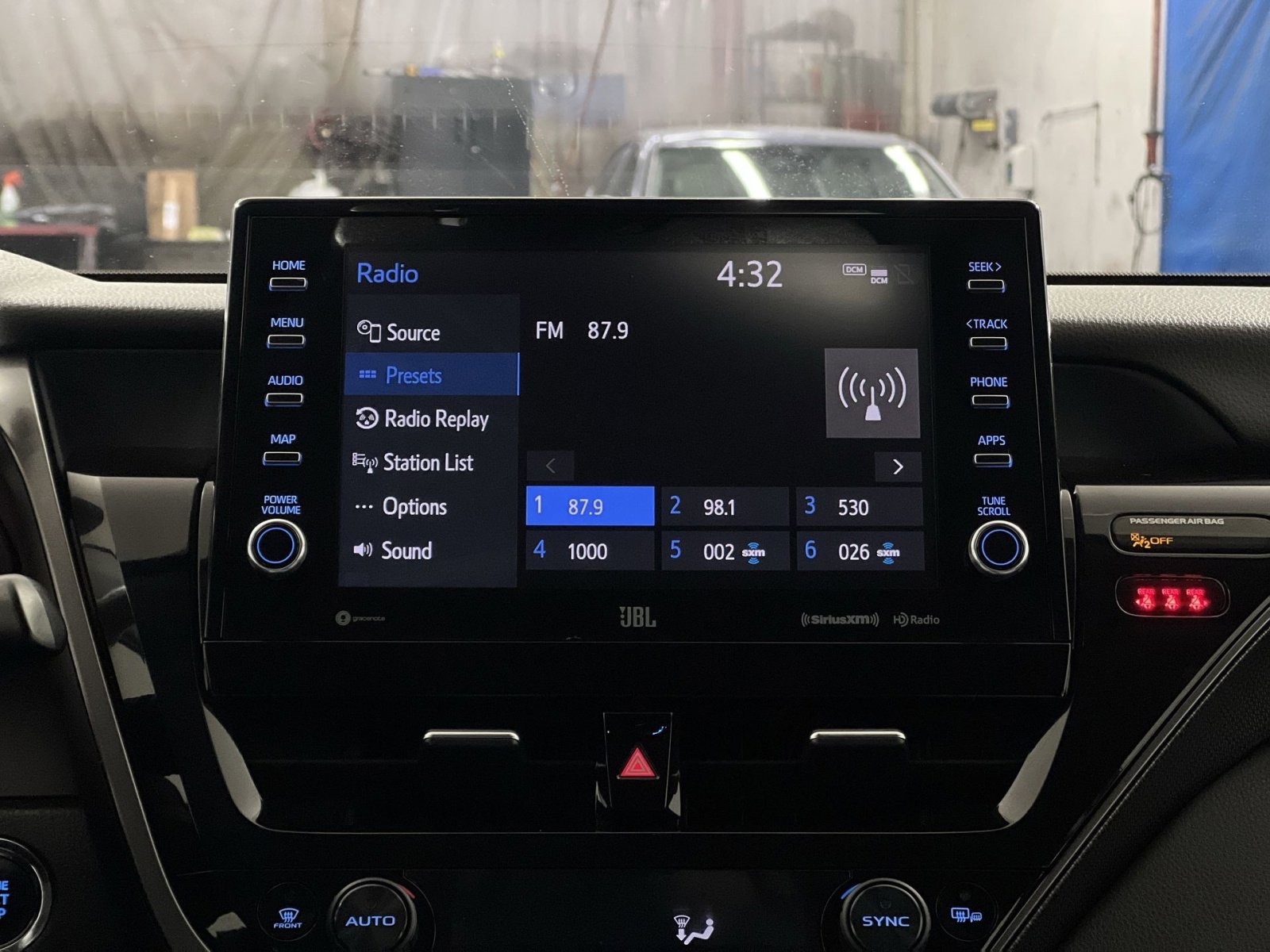 Used 2023 Toyota Camry XSE w/ Navigation Package image 17