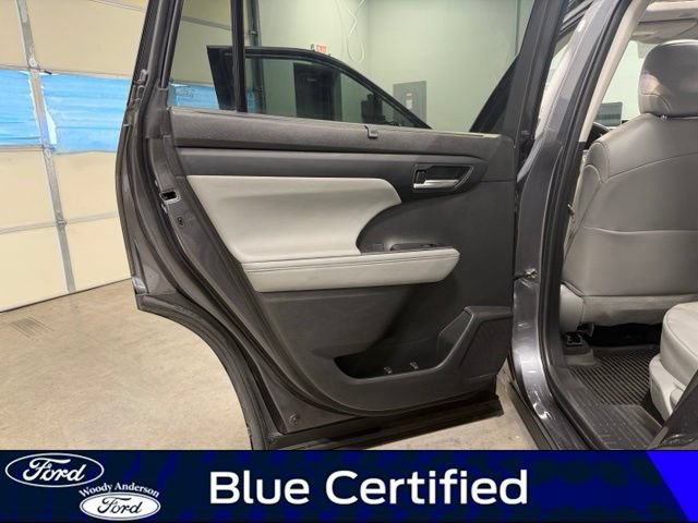 Used 2023 Toyota Highlander XLE FWD image 24