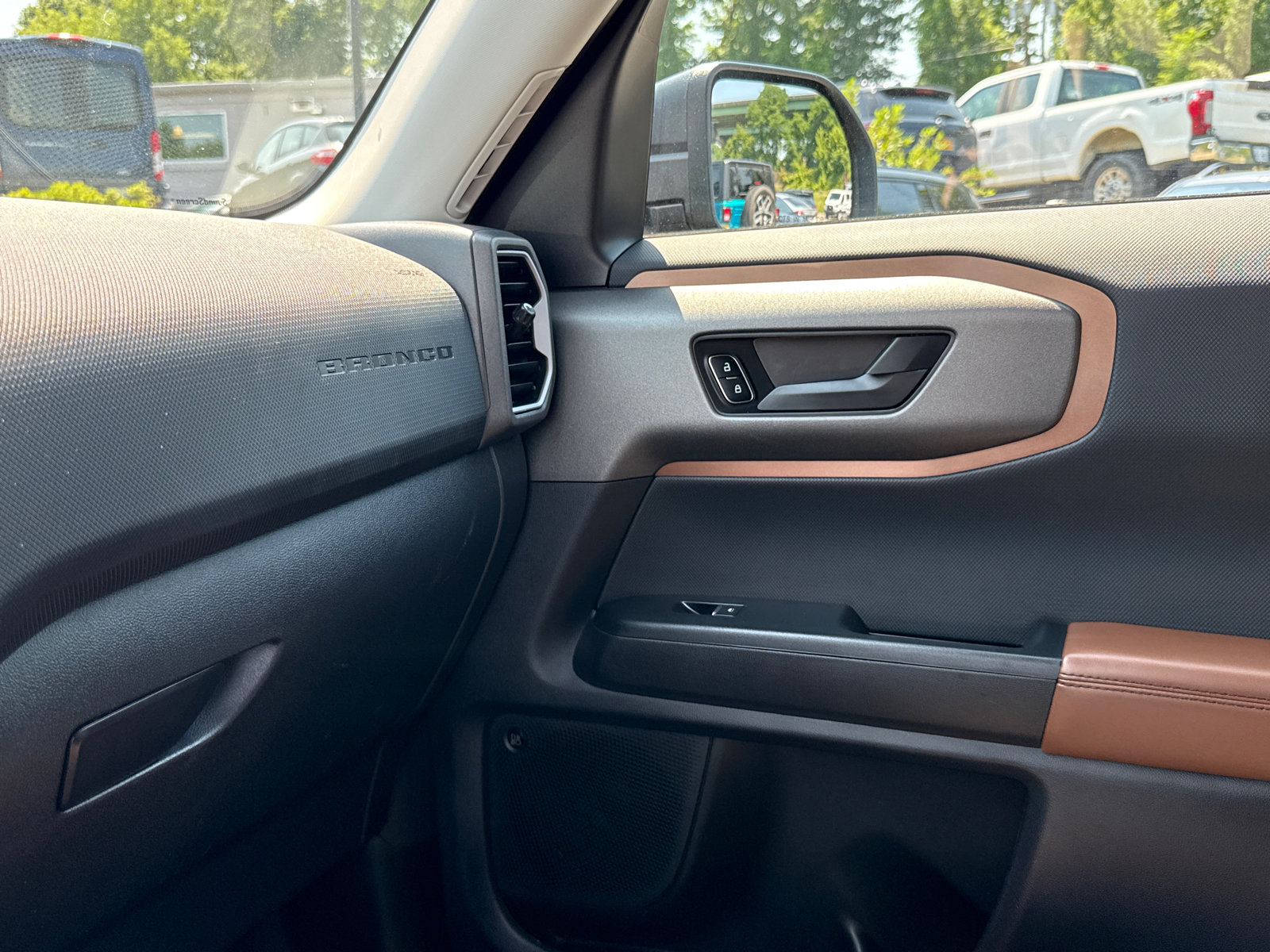 Certified 2025 Ford Bronco Sport Outer Banks w/ Outer Banks Tech Package+ AWD/4WD image 19