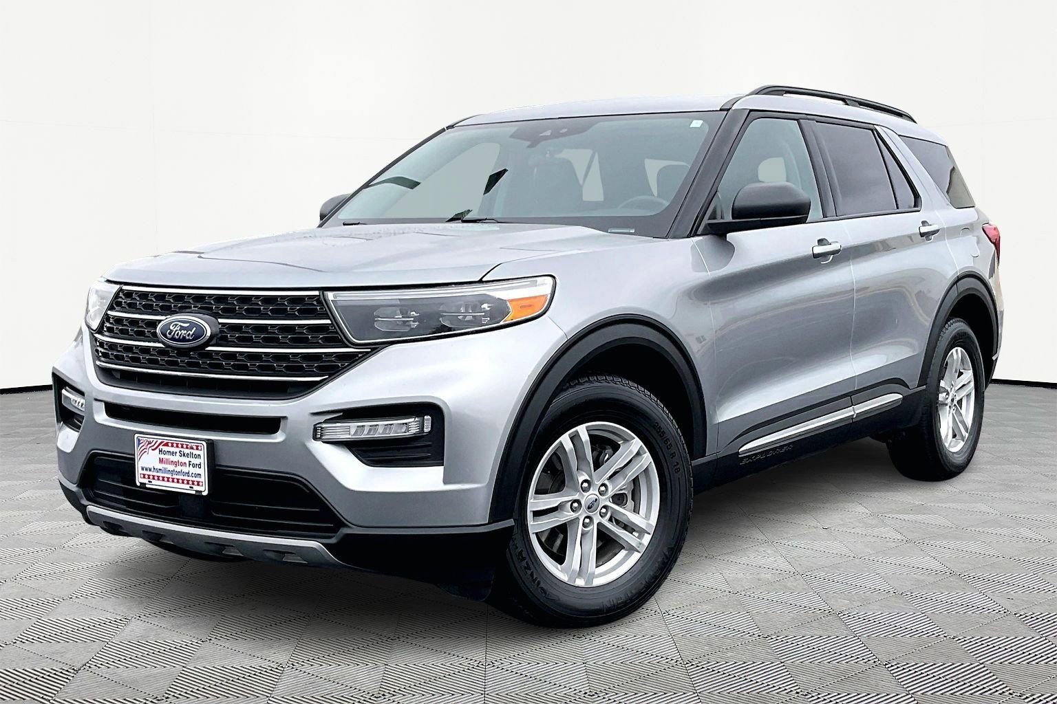 Certified 2024 Ford Explorer XLT w/ Equipment Group 202A image 2