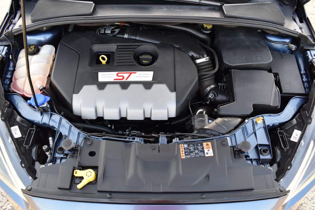 Certified 2018 Ford Focus ST FWD image 12
