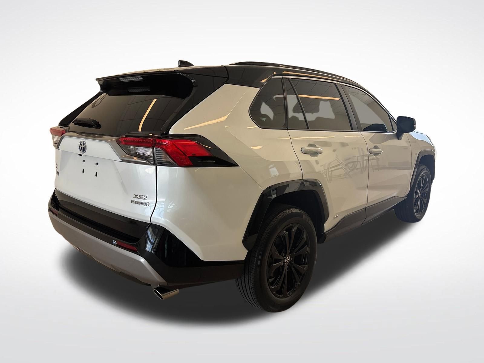 Used 2024 Toyota RAV4 XSE AWD/4WD image 3