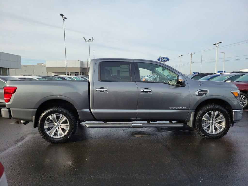 Used 2017 Nissan Titan SL image 3
