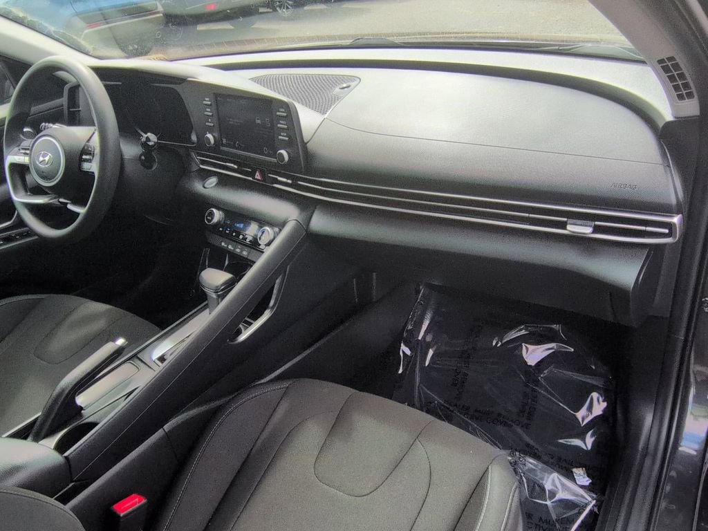 Used 2023 Hyundai Elantra SEL FWD image 28