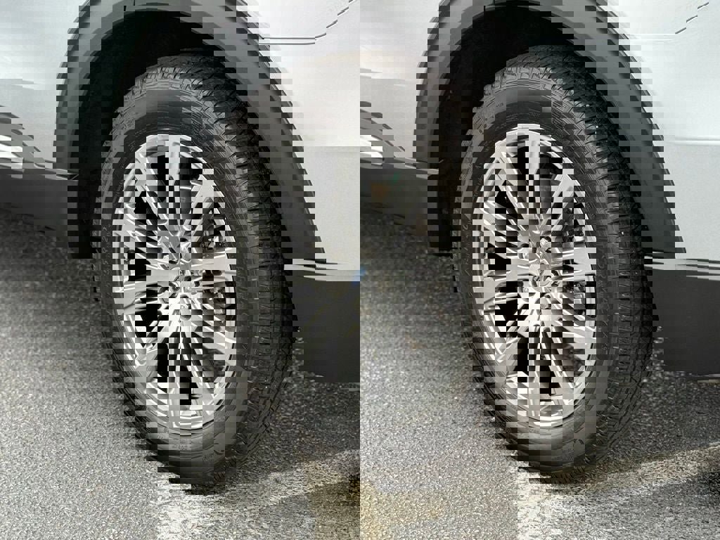 Certified 2025 Ford Explorer Platinum image 9