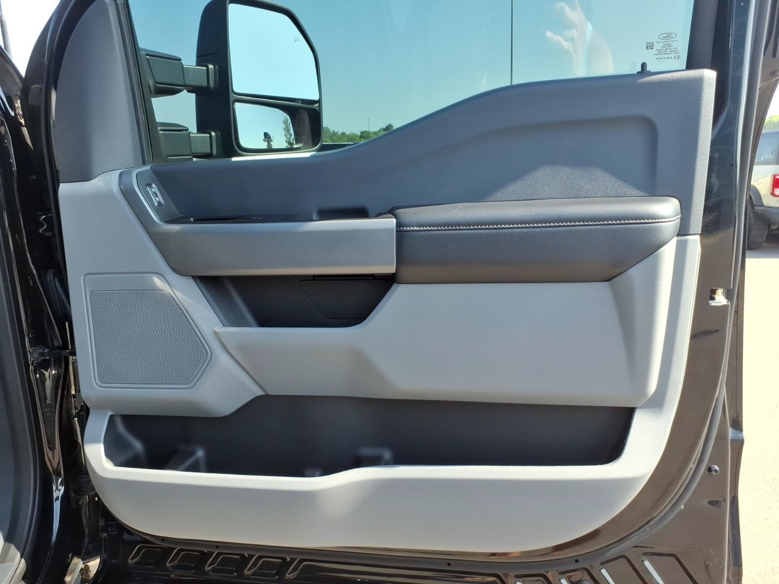 Certified 2024 Ford F250 XLT w/ Snow Plow Prep Package AWD/4WD image 15