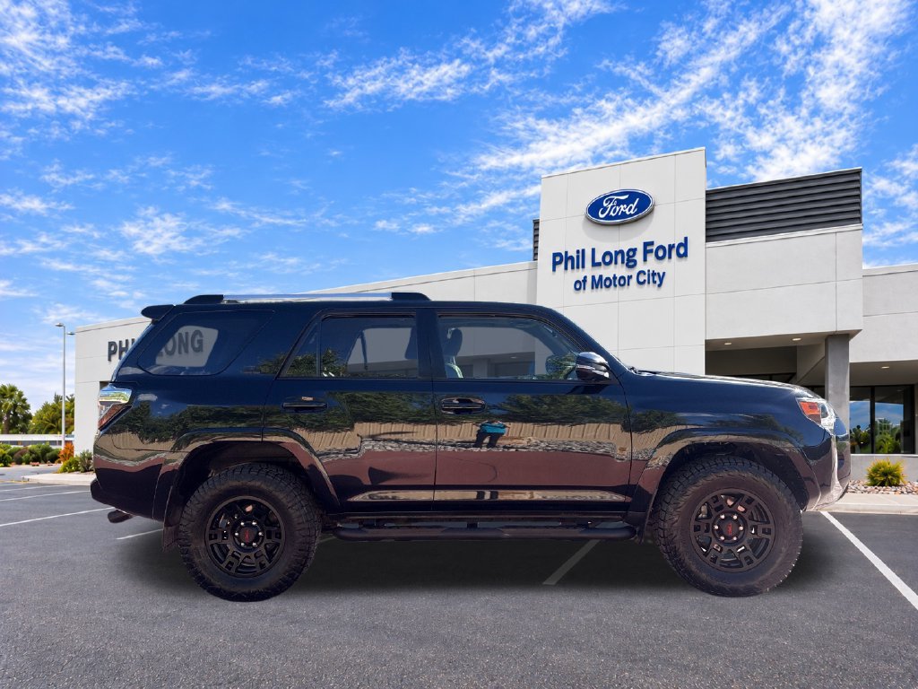Used 2022 Toyota 4Runner SR5 Premium w/ Moonroof Package AWD/4WD image 10