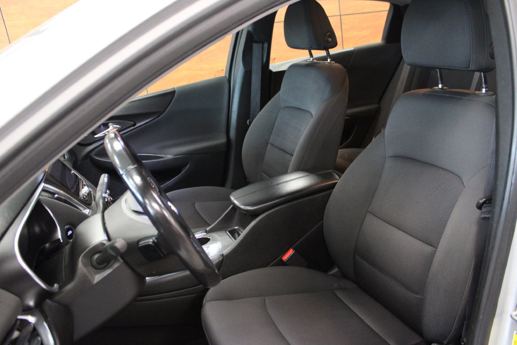 Used 2018 Chevrolet Malibu LT FWD image 18