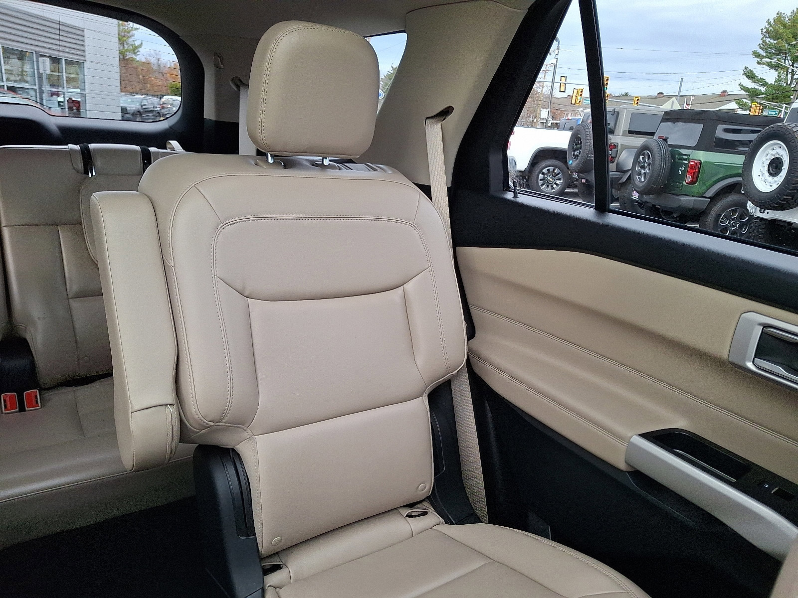 Certified 2021 Ford Explorer XLT w/ Equipment Group 202A image 20