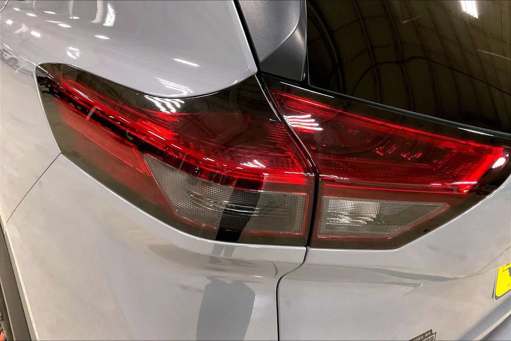 Used 2025 Nissan Rogue SV AWD/4WD image 27