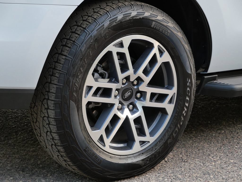 Certified 2025 Ford Expedition Active AWD/4WD image 7