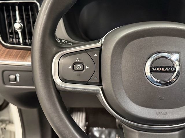 Used 2022 Volvo XC60 B5 Momentum AWD/4WD image 19