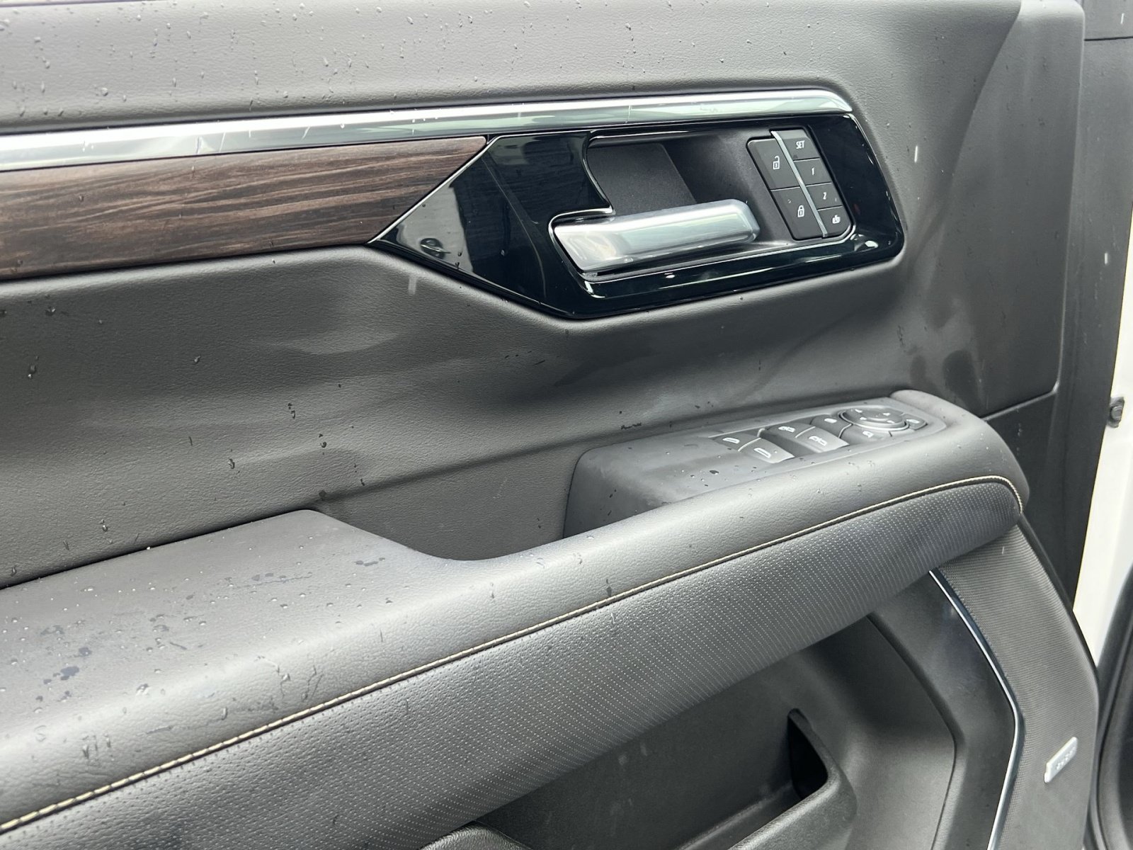 Used 2025 Chevrolet Tahoe Premier AWD/4WD image 15