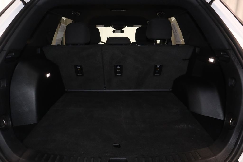 Used 2025 GMC Terrain Elevation AWD/4WD image 17