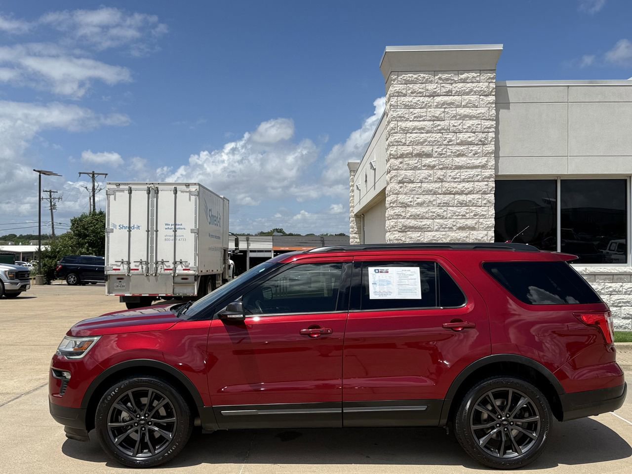 Certified 2019 Ford Explorer XLT w/ Equipment Group 202A FWD image 3