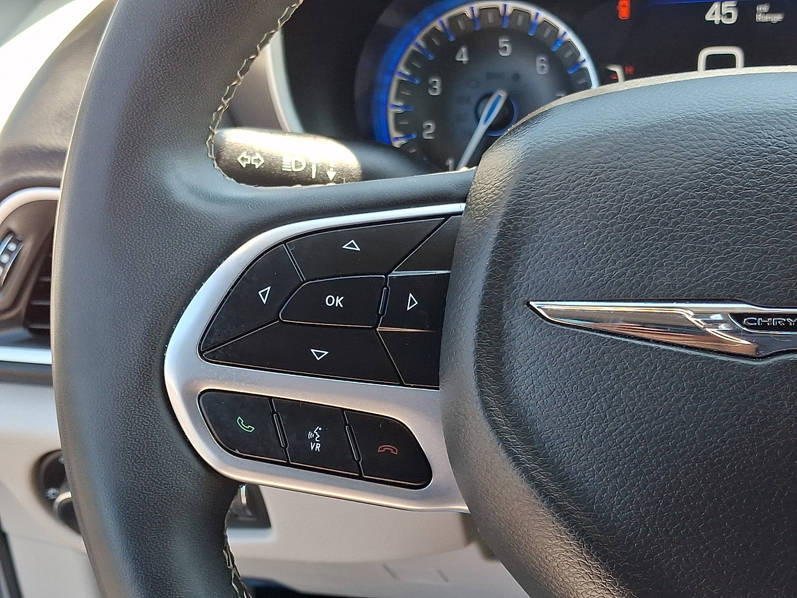Used 2024 Chrysler Pacifica Touring-L FWD image 23