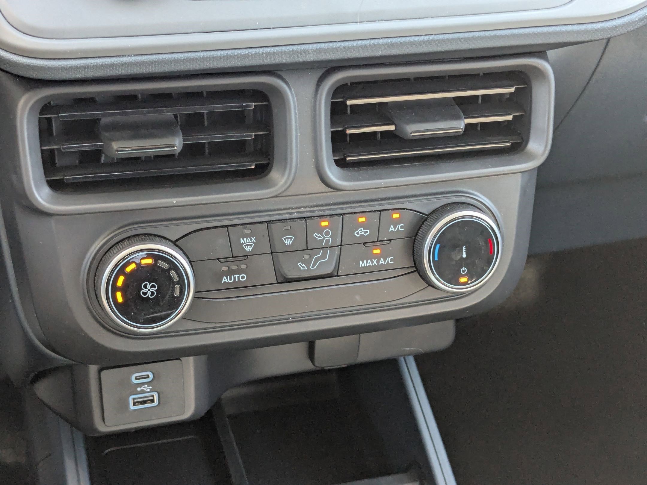 Certified 2023 Ford Maverick XLT w/ Black Appearance Package image 27