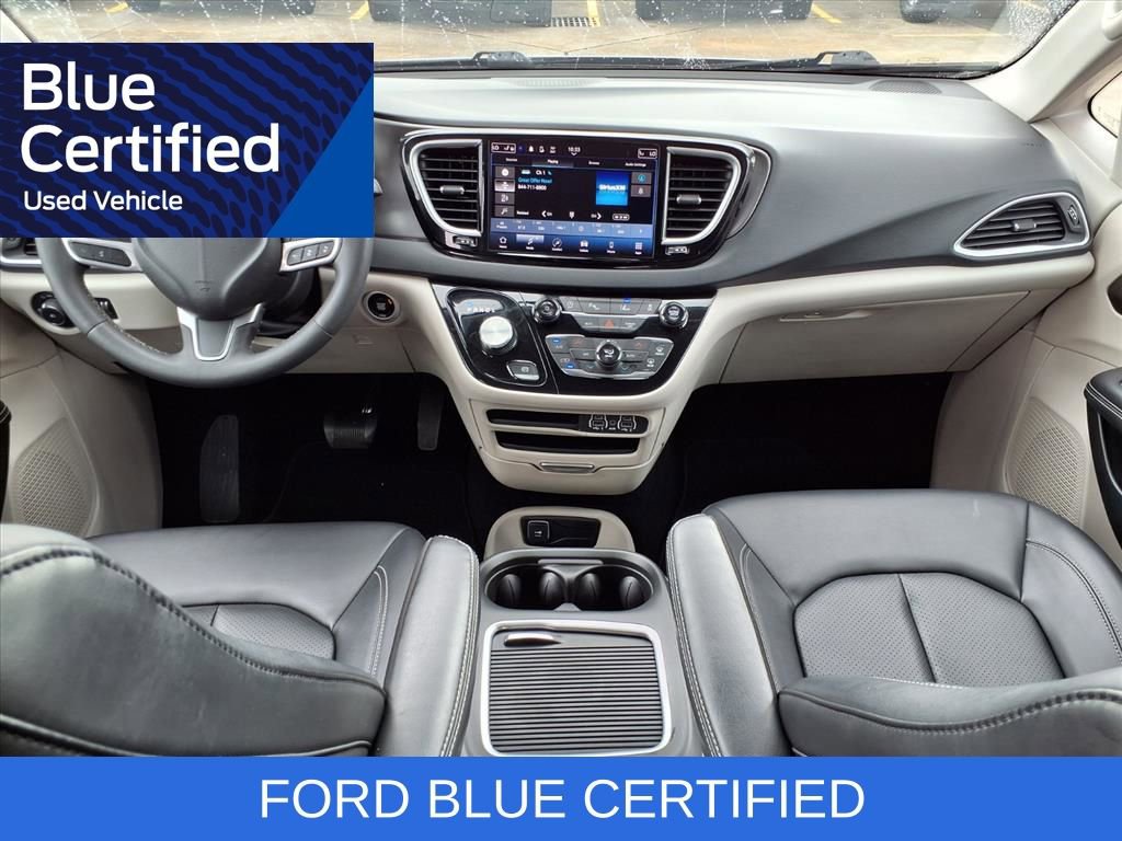 Used 2024 Chrysler Pacifica Touring-L image 9