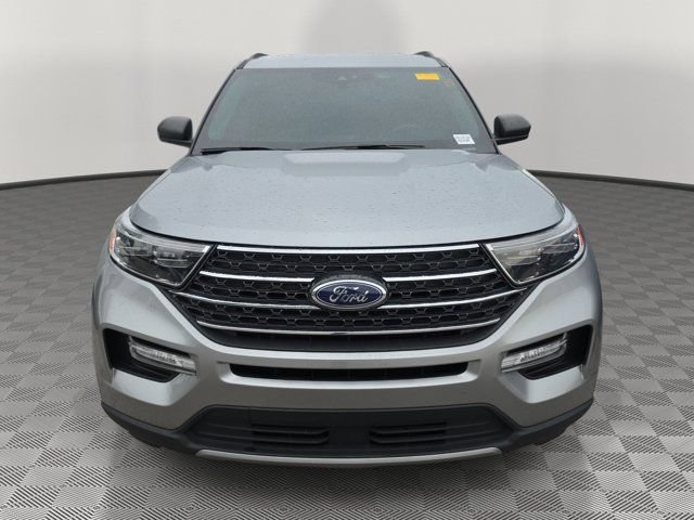 Certified 2024 Ford Explorer XLT w/ Equipment Group 202A RWD image 2