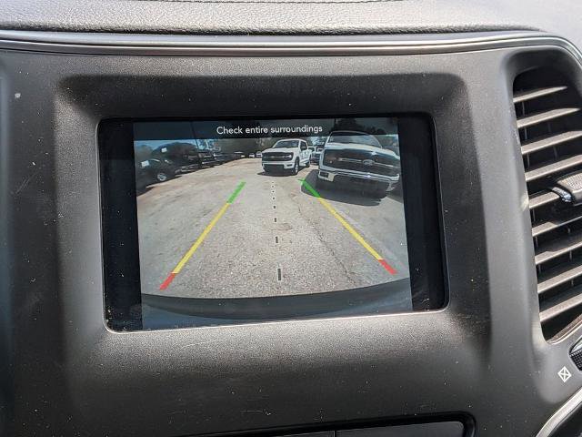 Used 2019 Jeep Cherokee Latitude w/ Popular Appearance Group FWD image 18