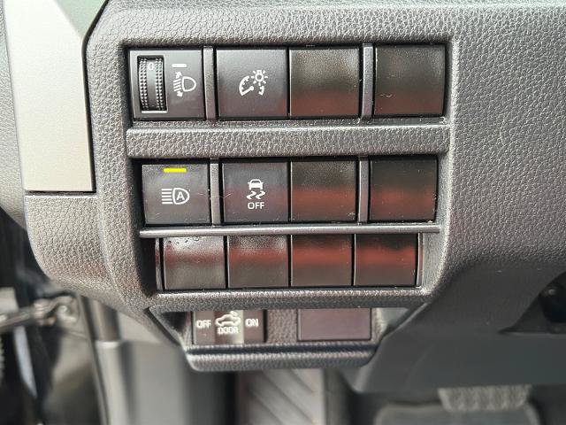 Used 2024 Toyota Tacoma TRD Off-Road AWD/4WD image 17