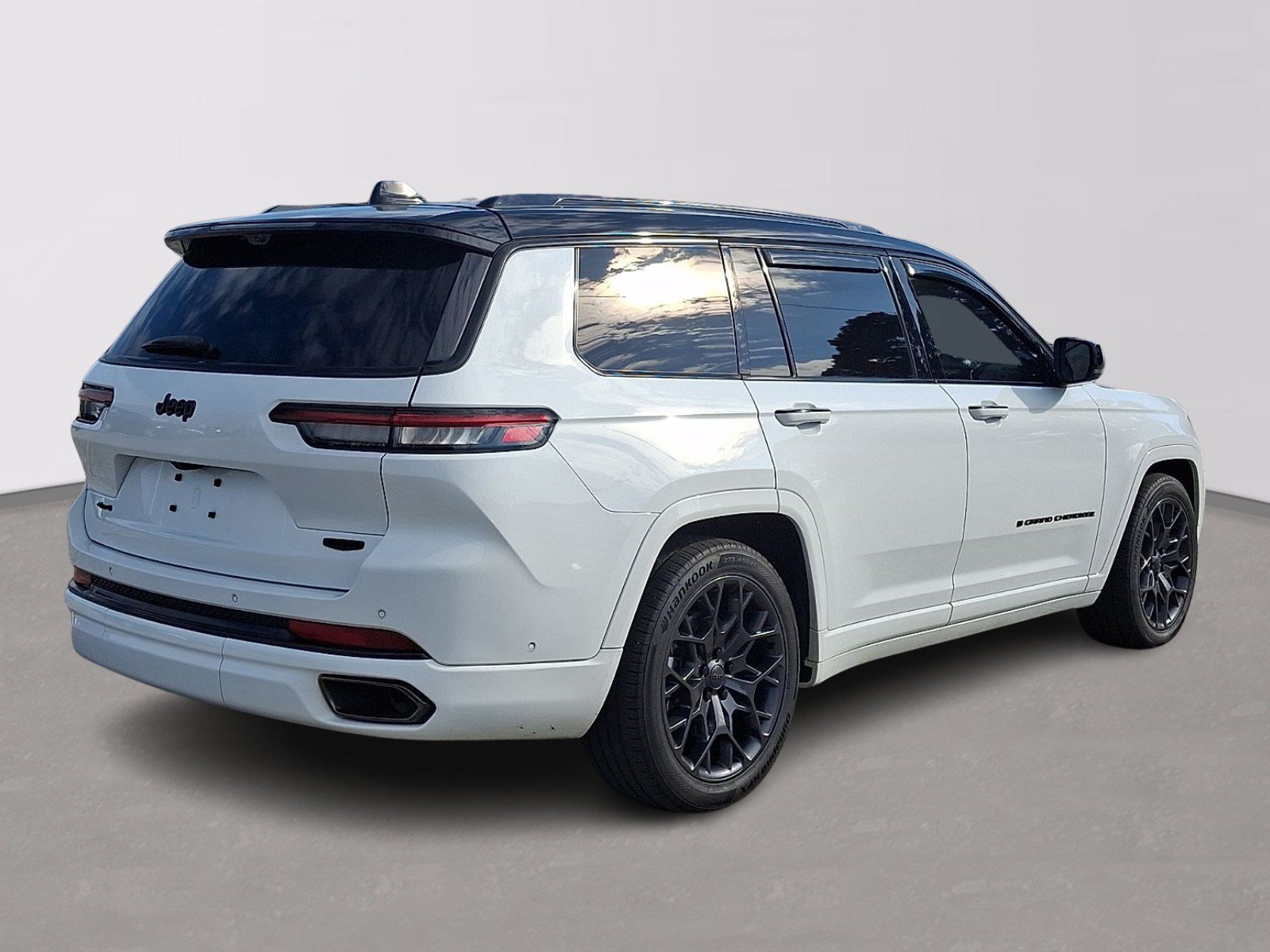 Used 2023 Jeep Grand Cherokee L Summit AWD/4WD image 6