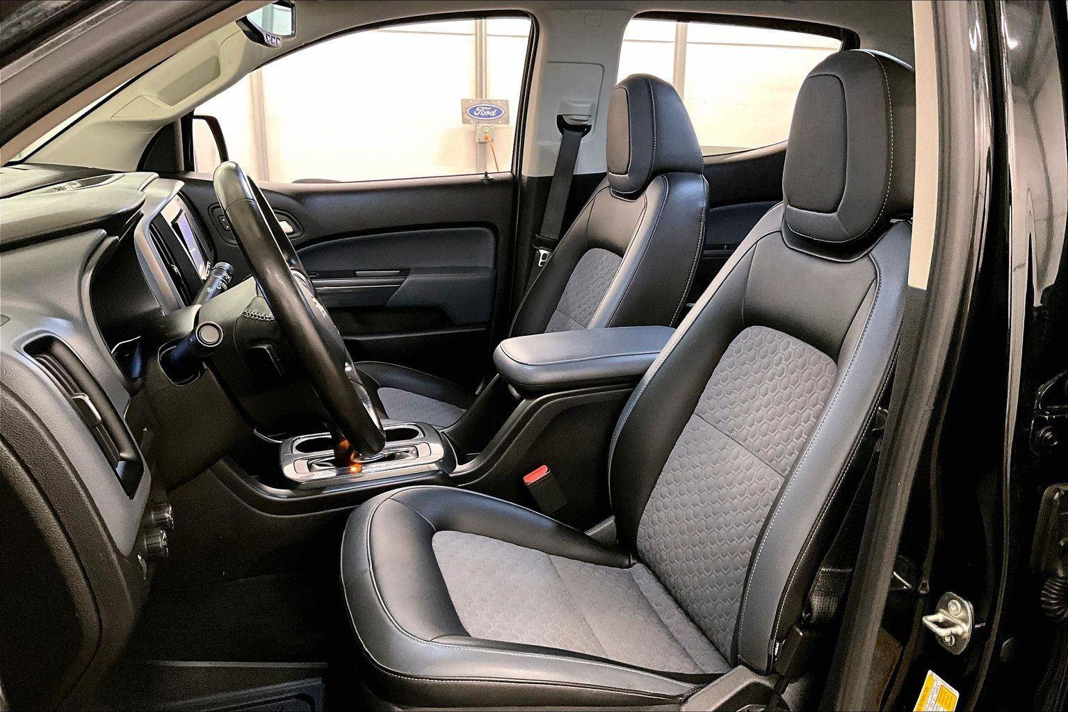 Used 2018 Chevrolet Colorado Z71 w/ Z71 Midnight Edition image 24