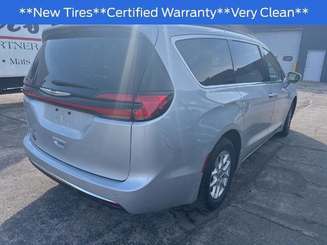 Used 2022 Chrysler Pacifica Touring-L w/ Uconnect Theater Family Group image 8