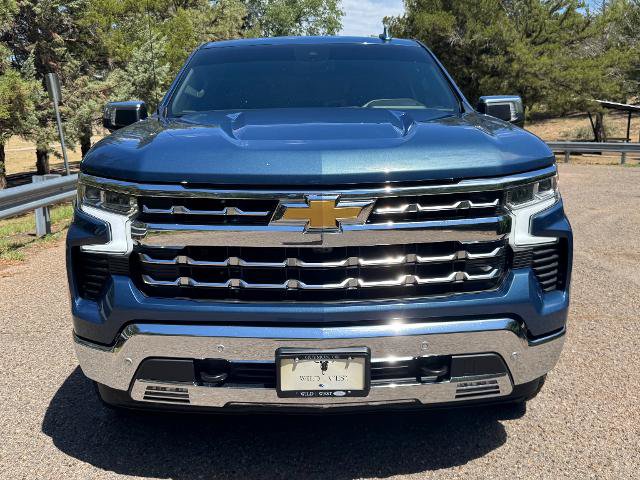 Used 2024 Chevrolet Silverado 1500 LTZ AWD/4WD image 2