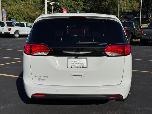 Used 2026 Chrysler Voyager LX FWD image 4