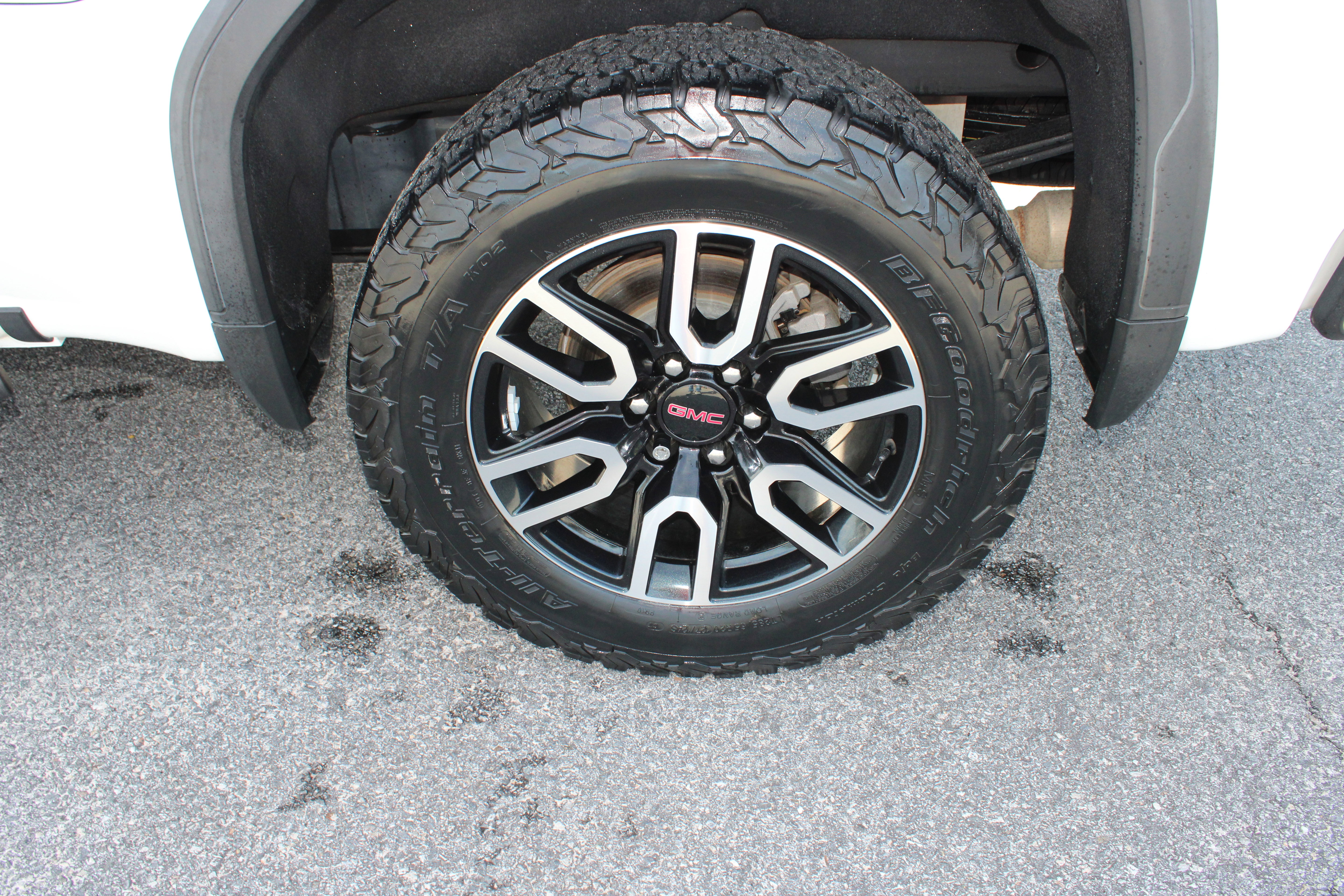 Used 2021 GMC Sierra 1500 AT4 w/ AT4 Premium Package AWD/4WD image 12