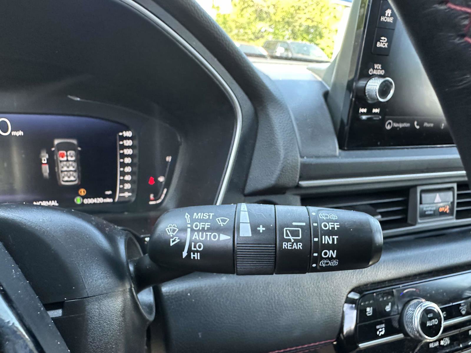 Used 2025 Honda Pilot Black Edition image 28