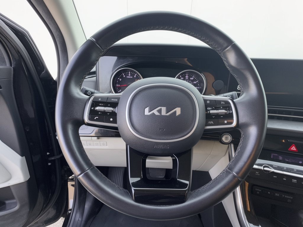 Used 2022 Kia Carnival EX FWD image 10