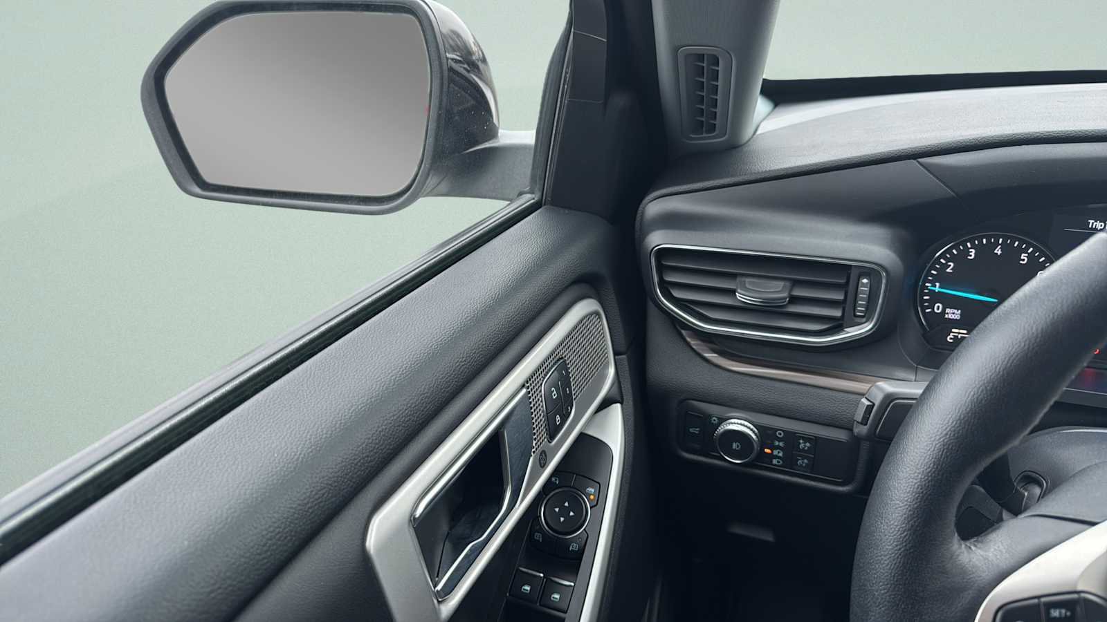 Certified 2022 Ford Explorer Limited w/ Equipment Group 301A image 22