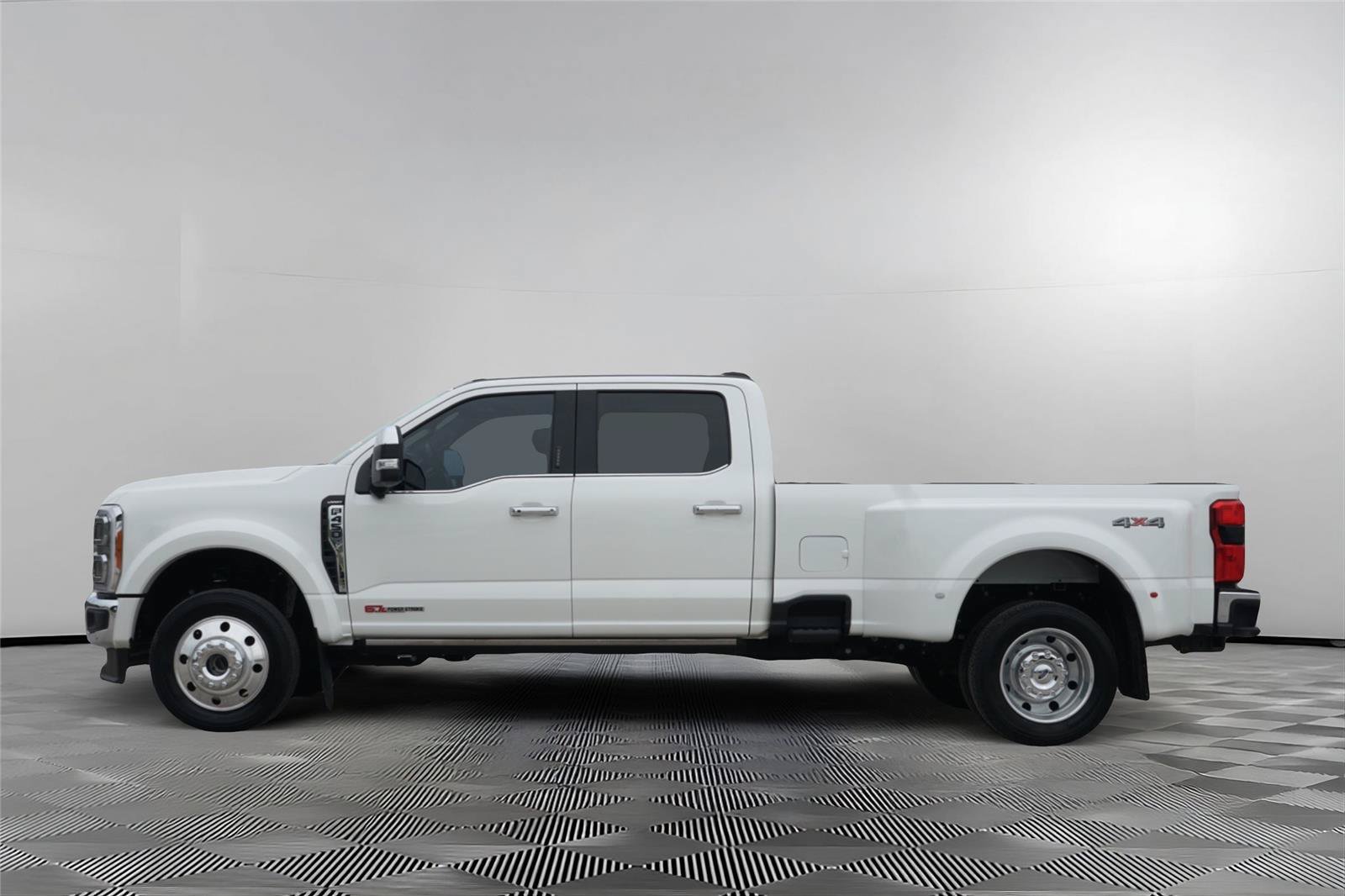 Certified 2023 Ford F450 Lariat w/ Lariat Ultimate Package AWD/4WD image 7