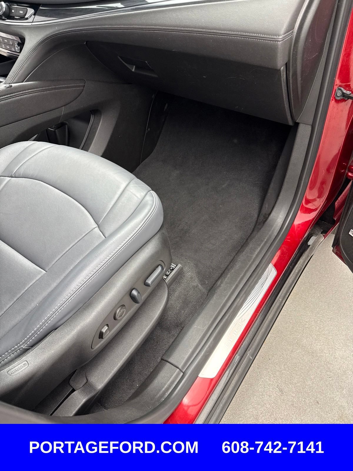 Used 2024 Buick Enclave Premium AWD/4WD image 27