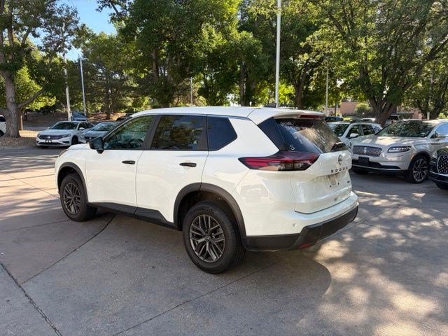 Used 2024 Nissan Rogue S AWD/4WD image 4