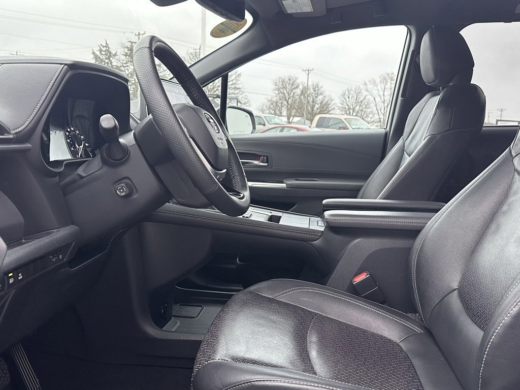 Used 2023 Toyota Sienna XSE image 9