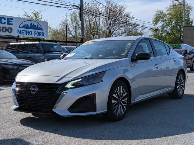 Used 2024 Nissan Altima 2.5 SV FWD image 8