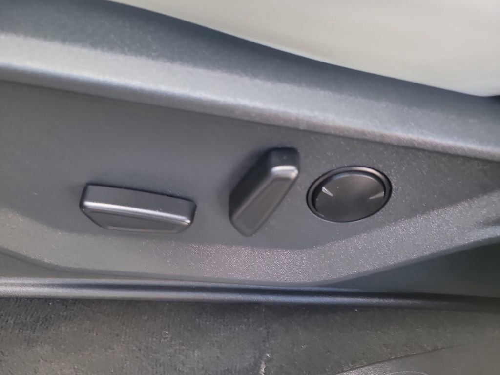 Certified 2025 Ford Expedition Platinum image 21