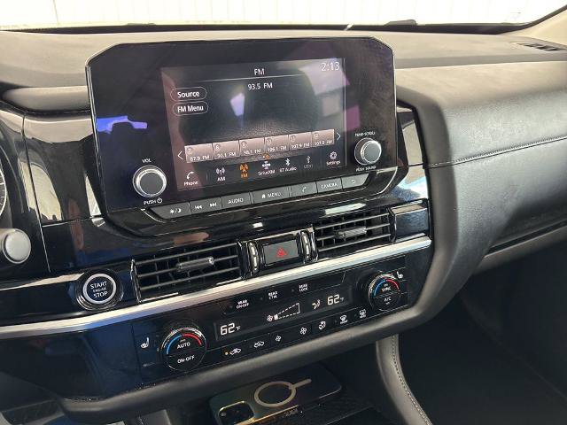 Used 2024 Nissan Pathfinder SV AWD/4WD image 3