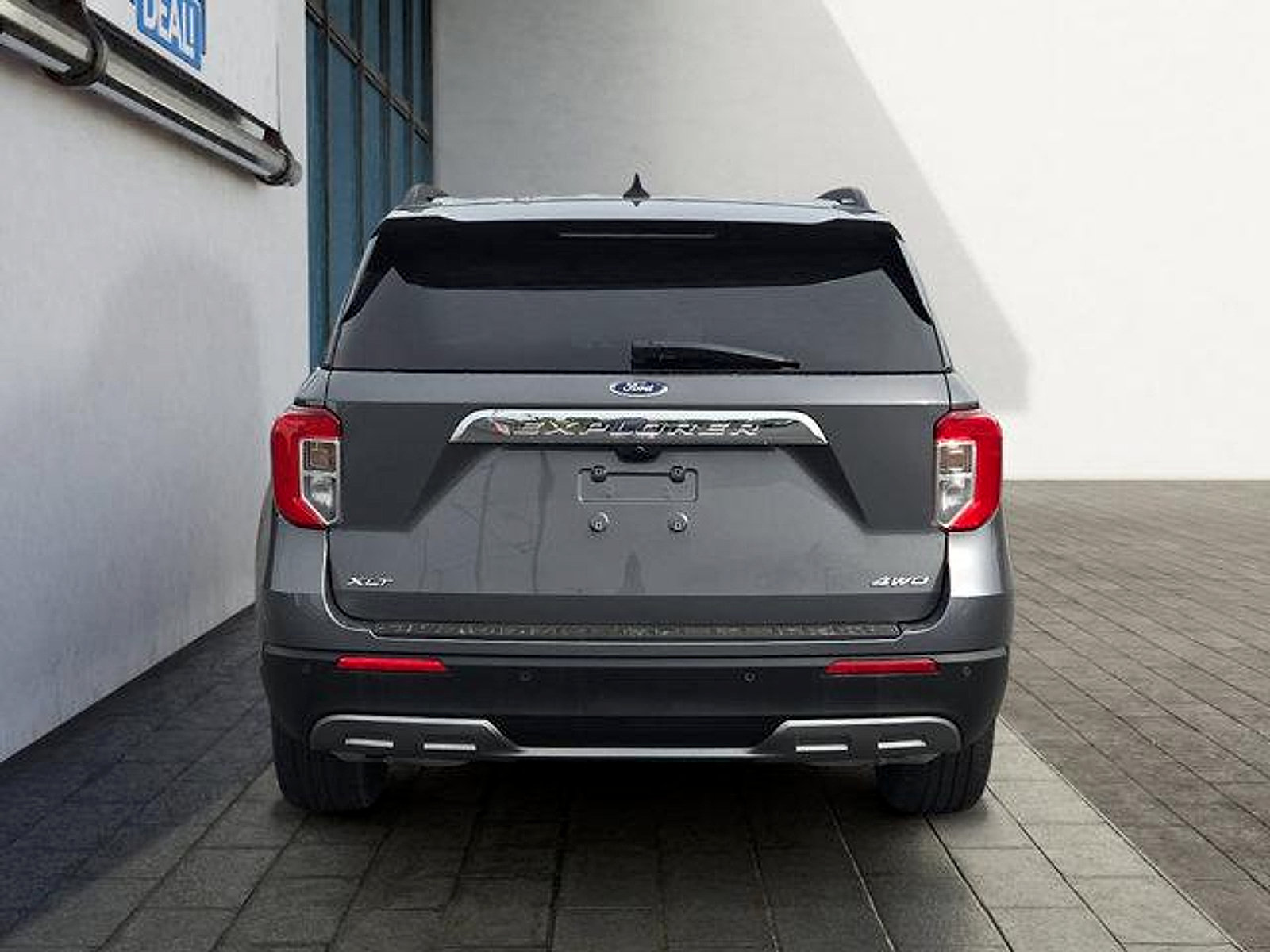 Certified 2023 Ford Explorer XLT w/ Equipment Group 202A AWD/4WD image 4