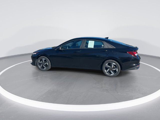 Used 2023 Hyundai Elantra SEL w/ Convenience Package FWD image 4