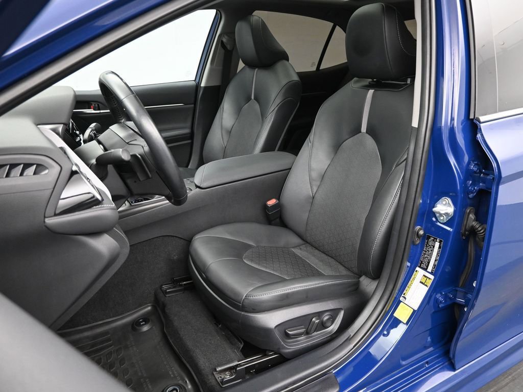 Used 2023 Toyota Camry XSE FWD image 11