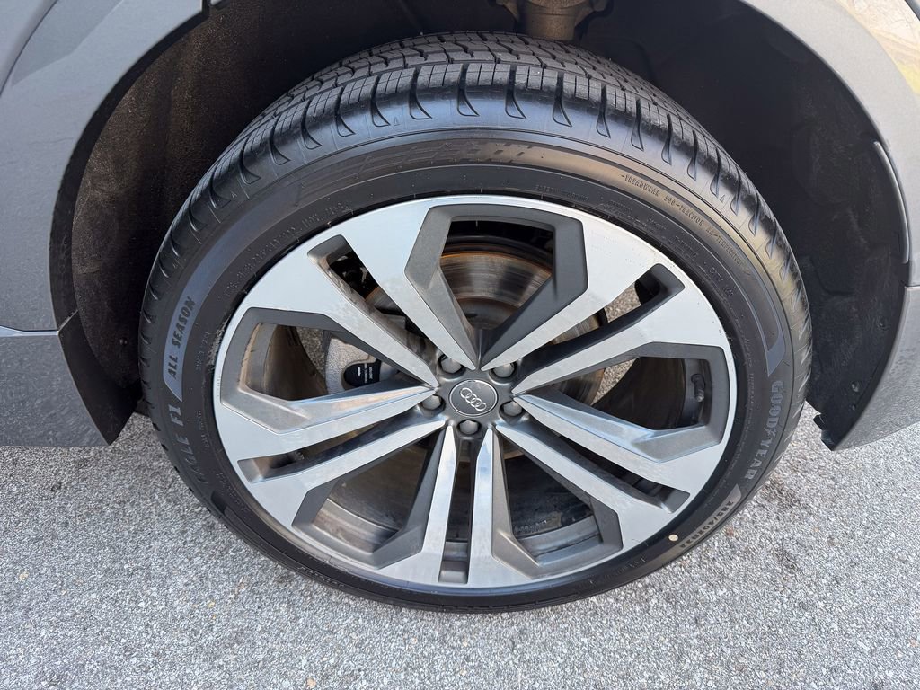 Used 2019 Audi Q8 Prestige w/ Towing Package image 54